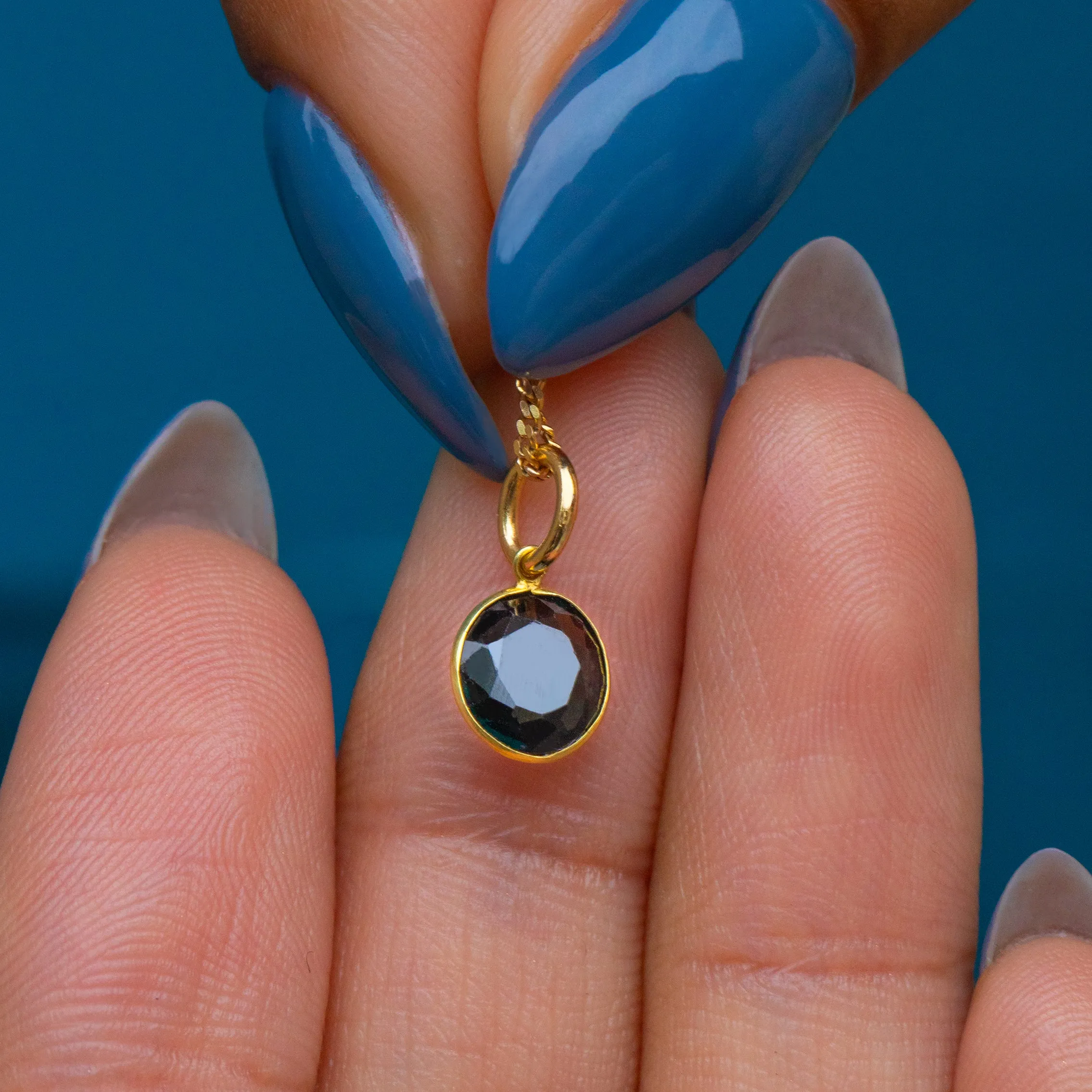 18ct Gold Natural Dark Blue Spinel Bezel-Set Cham, 0.50ct