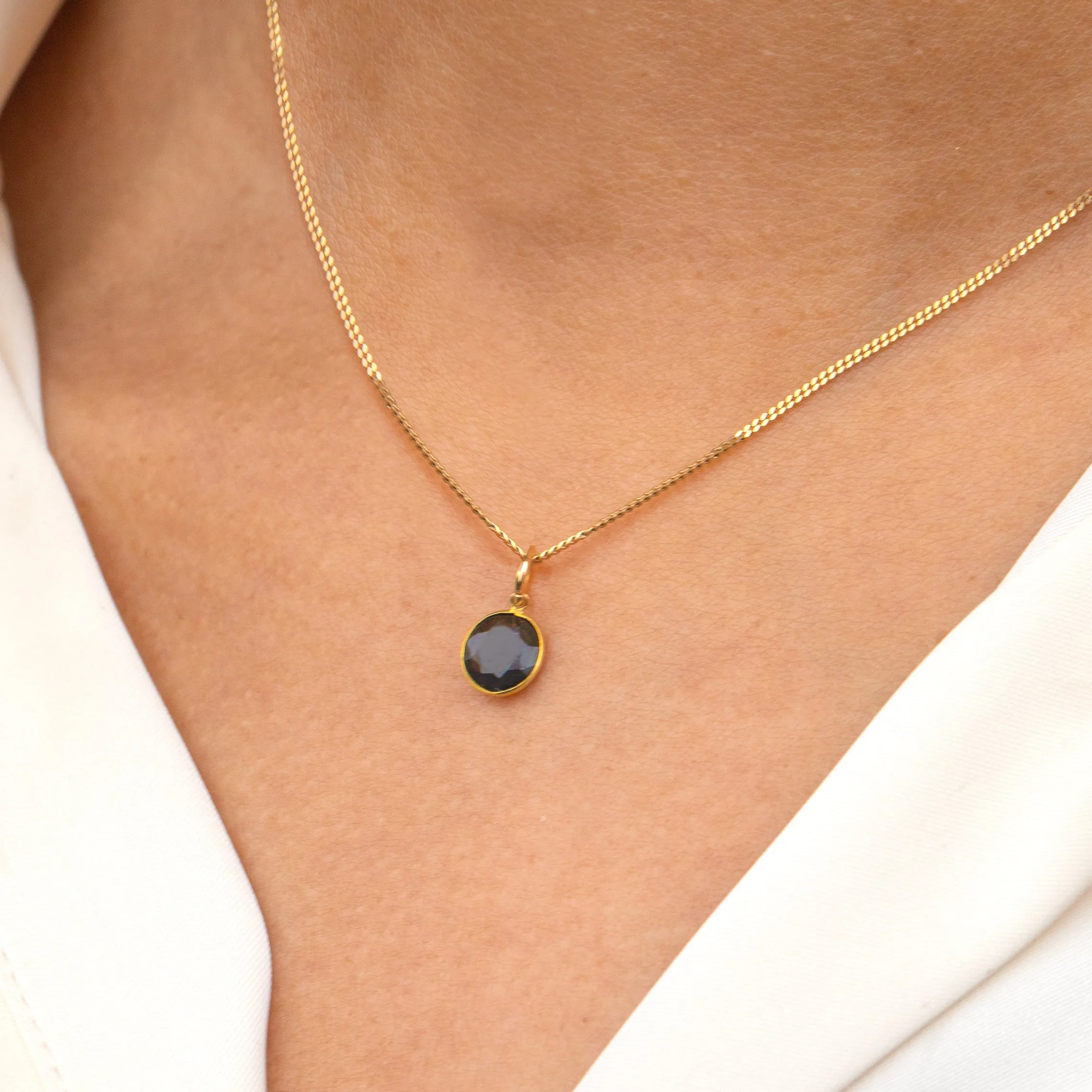 18ct Gold Natural Dark Blue Spinel Bezel-Set Cham, 0.50ct