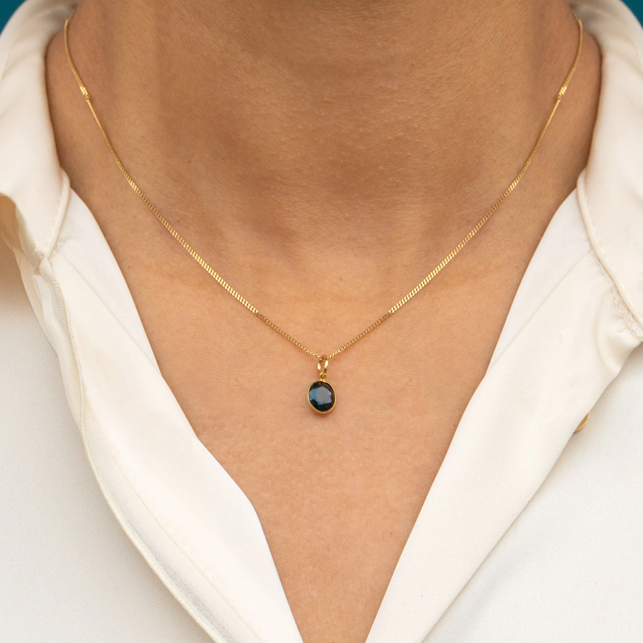 18ct Gold Natural Dark Blue Spinel Bezel-Set Cham, 0.50ct