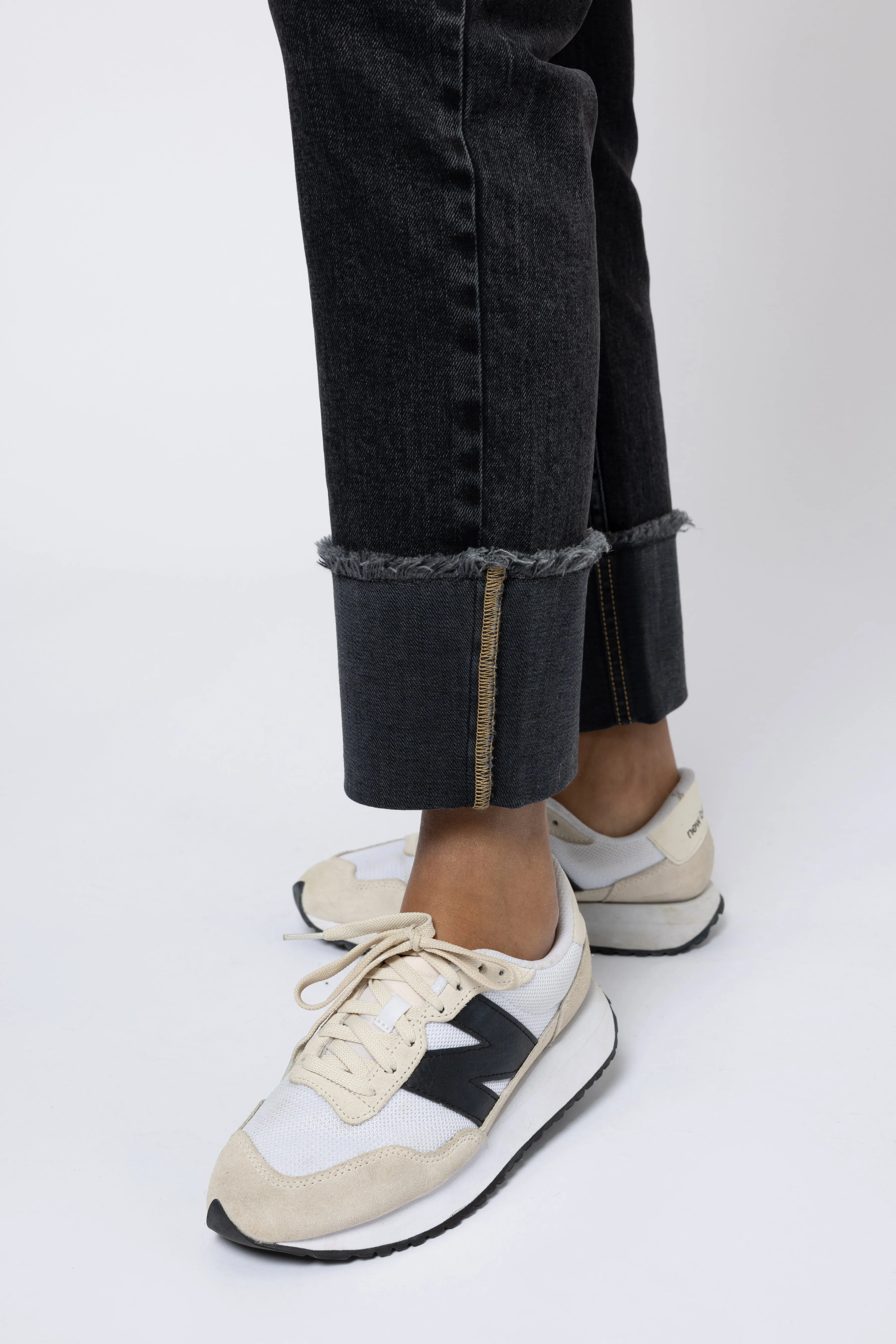 SARAH STRAIGHT LEG JEANS ( WASHED BLACK)