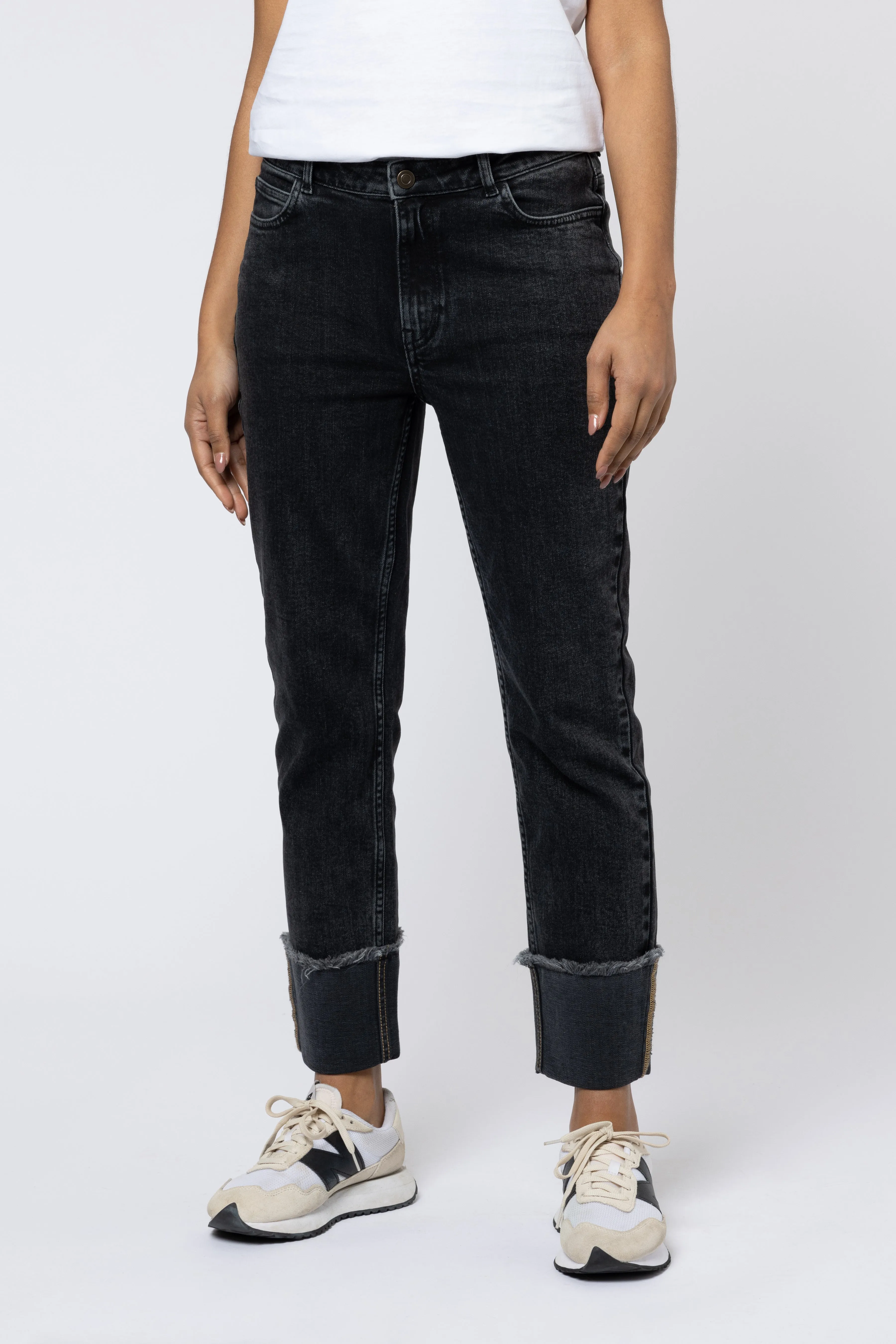 SARAH STRAIGHT LEG JEANS ( WASHED BLACK)