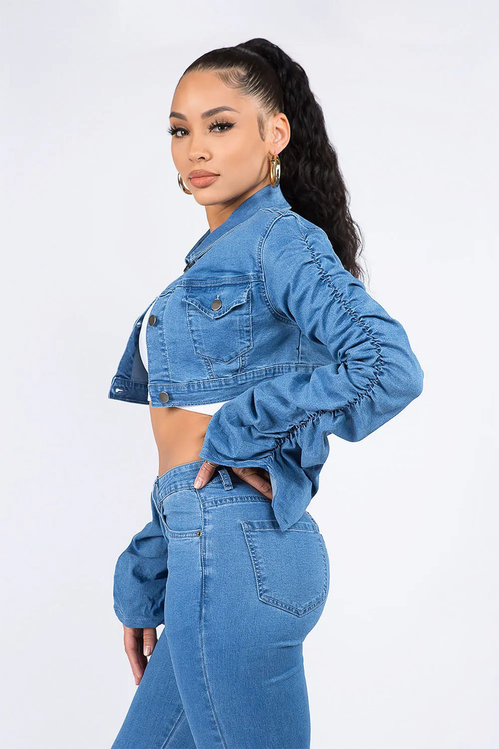 Women's Scrunched Bungee Sleeve Cropped Denim Jacket